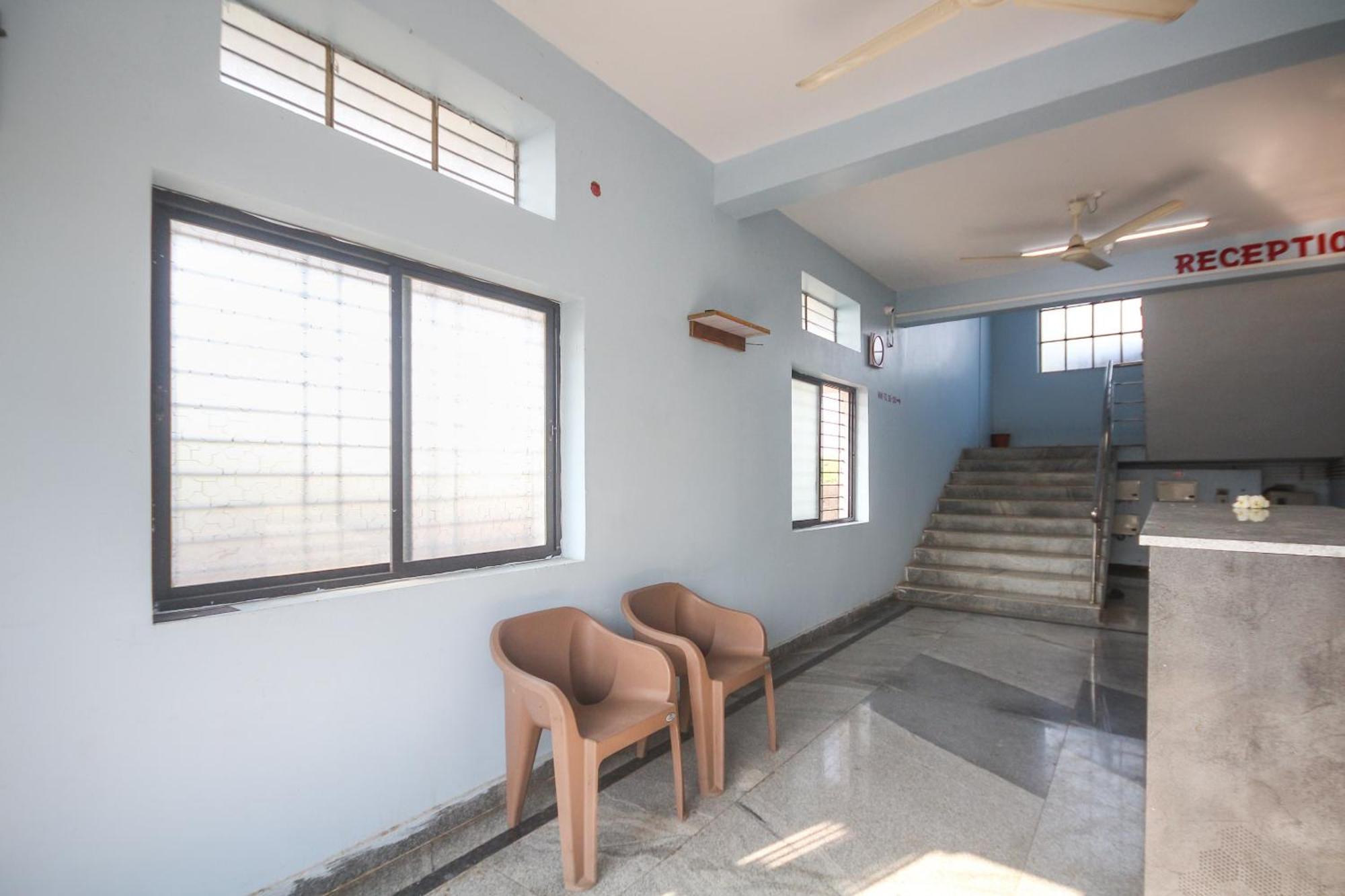 Spot On 39385 Venkatesh Palace Farhatabad Buitenkant foto
